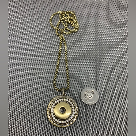 CROSS - Bling & Bronze Snap Button Necklace with Cross Charm - Picture 5 of 5